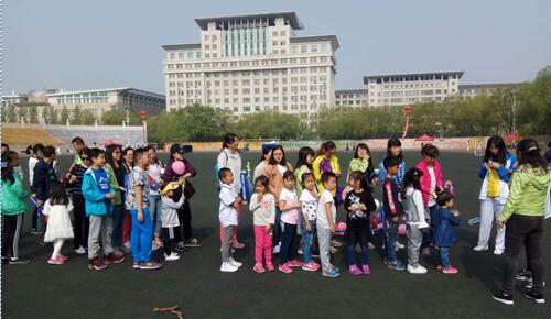 新葡的京集团4321举办“迎‘六一’东林宝贝趣味运动会”