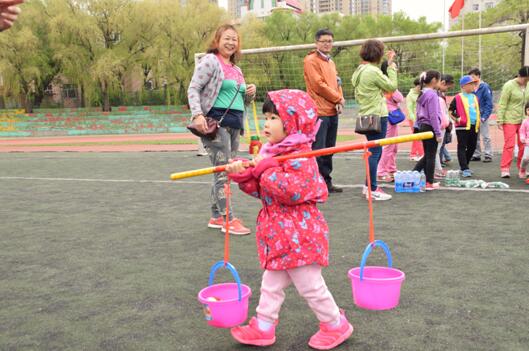 新葡的京集团4321举办“迎‘六一’东林宝贝趣味运动会”